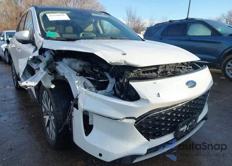 2020 Ford Escape Titanium z USA, uszkodzony, nr VIN 1FMCU9J99LUB09889